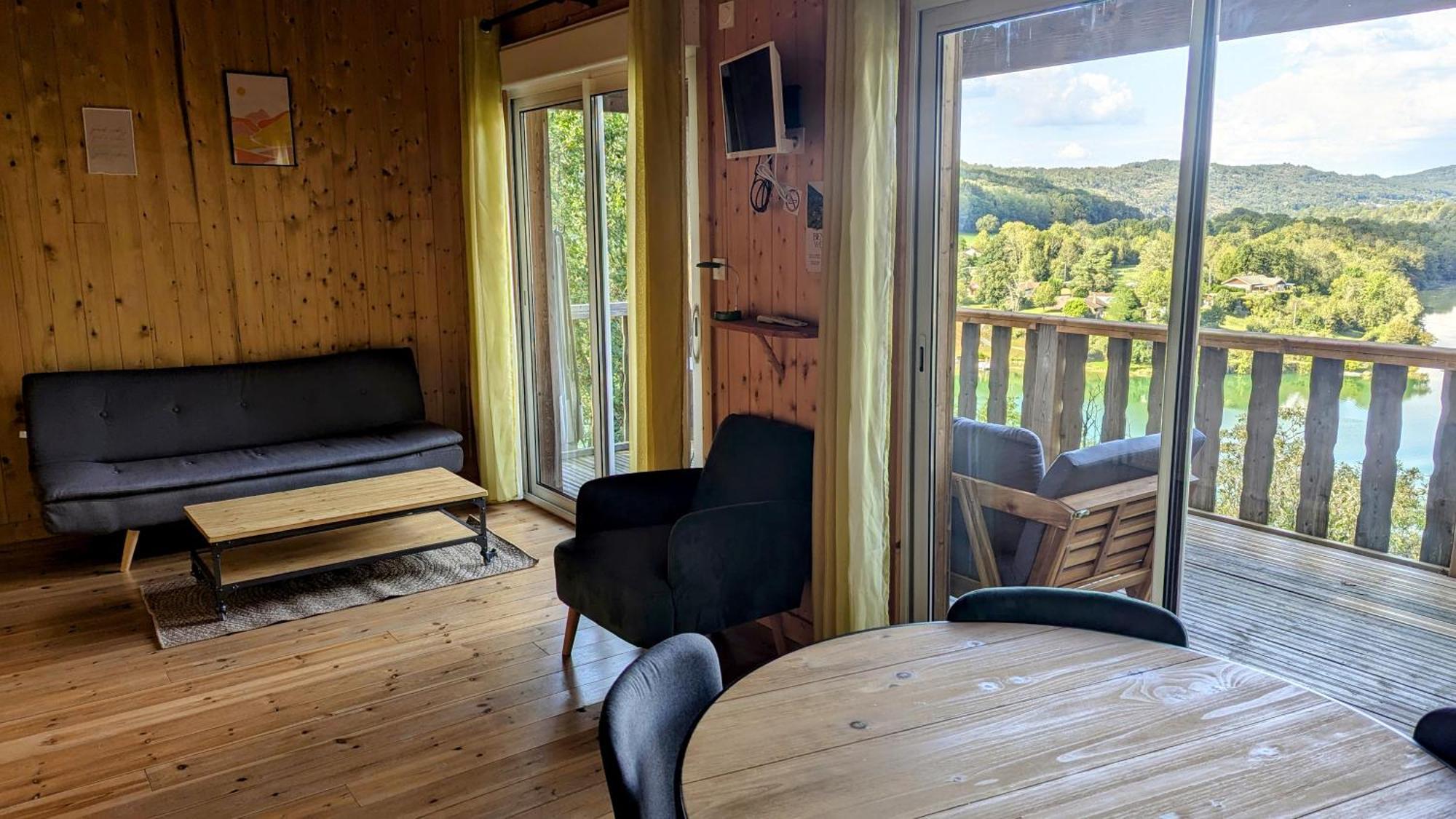 Cabanes Et Lodges Du Belvedere Serrieres-sur-Ain Exterior photo