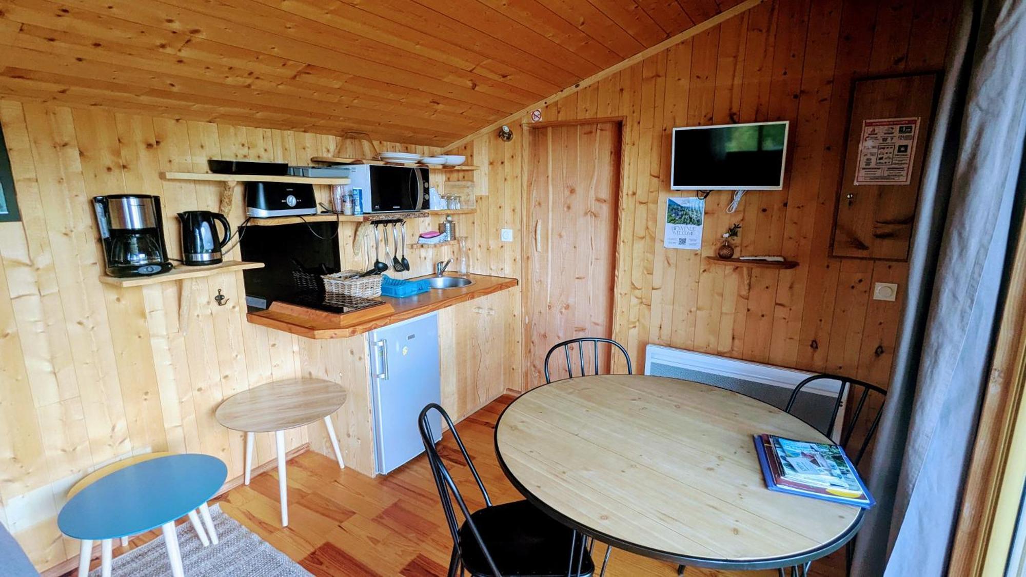 Cabanes Et Lodges Du Belvedere Serrieres-sur-Ain Exterior photo