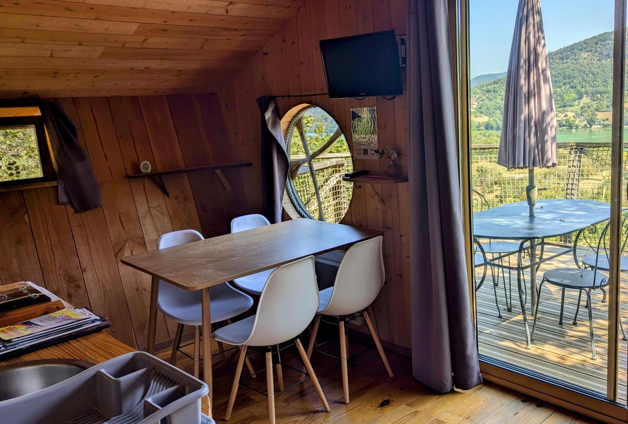 Cabanes Et Lodges Du Belvedere Serrieres-sur-Ain Exterior photo