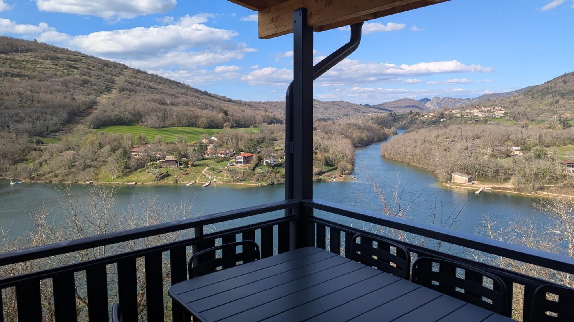 Cabanes Et Lodges Du Belvedere Serrieres-sur-Ain Exterior photo